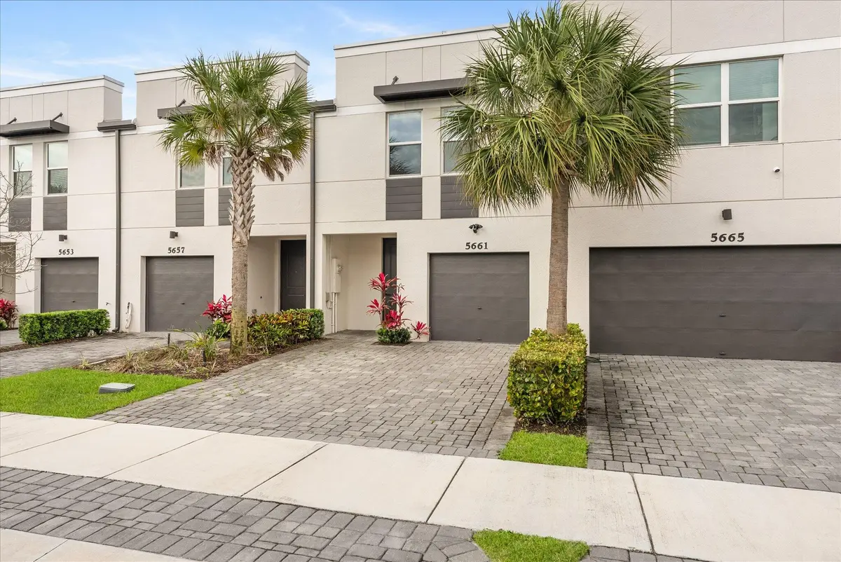 01-1 at 5661 Mentmore Drive, Mangonia Park