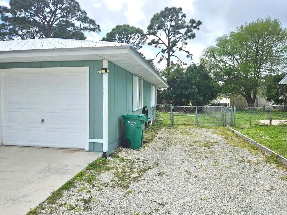 extra parking/gate to fenced yard at 6105 Spruce Drive, Fort Pierce