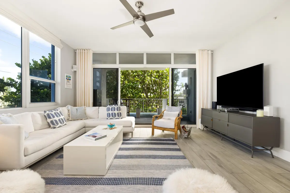 Family Room at 701 SE 21st Avenue 201, Deerfield Beach