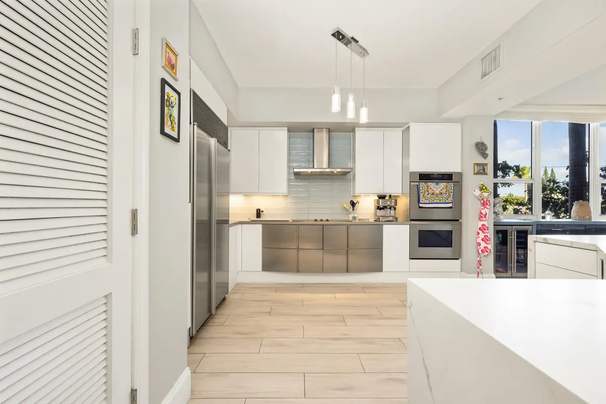 Kitchen at 701 SE 21st Avenue 201, Deerfield Beach