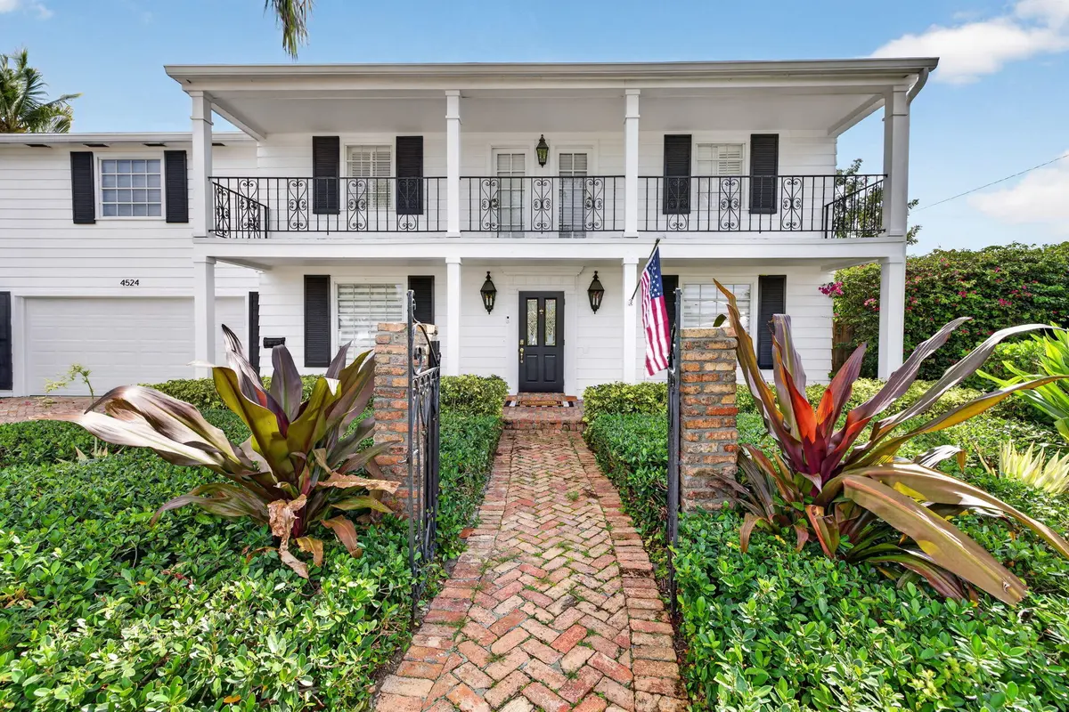 4-web-or-mls-A699A9825 at 4524 NE 22nd Road, Fort Lauderdale