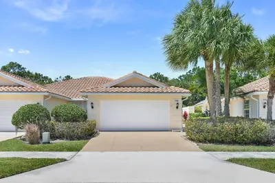 7767 SE Spicewood Circle, Hobe Sound – Villa for sale
