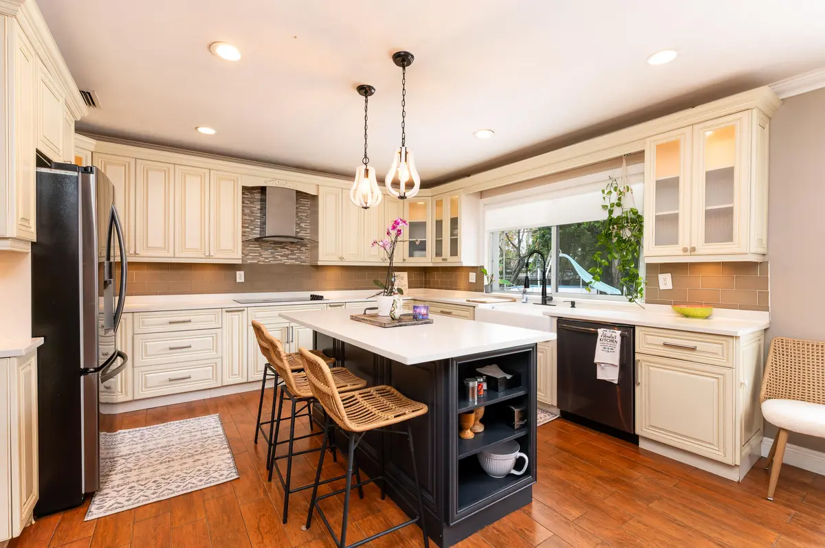 photo-2 at 4734 Jefferson Street, Hollywood