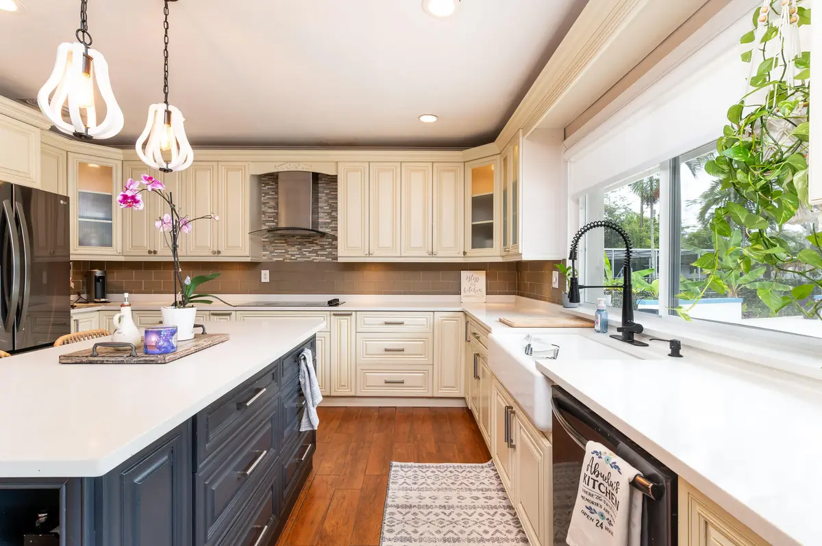 photo-3 at 4734 Jefferson Street, Hollywood