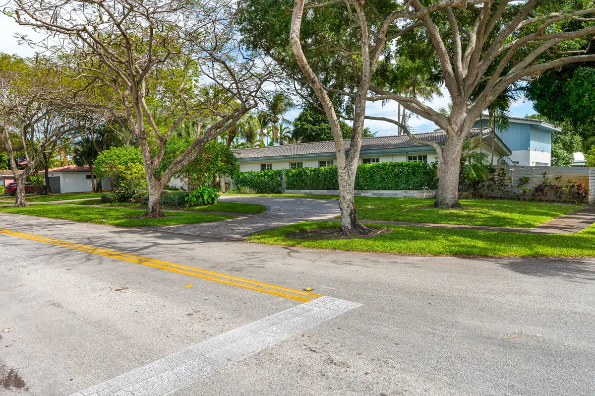 photo-51 at 4734 Jefferson Street, Hollywood