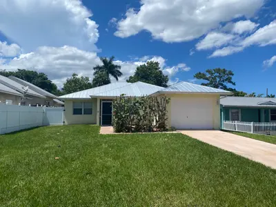 1057 SW Spruce Street, Palm City – leased
