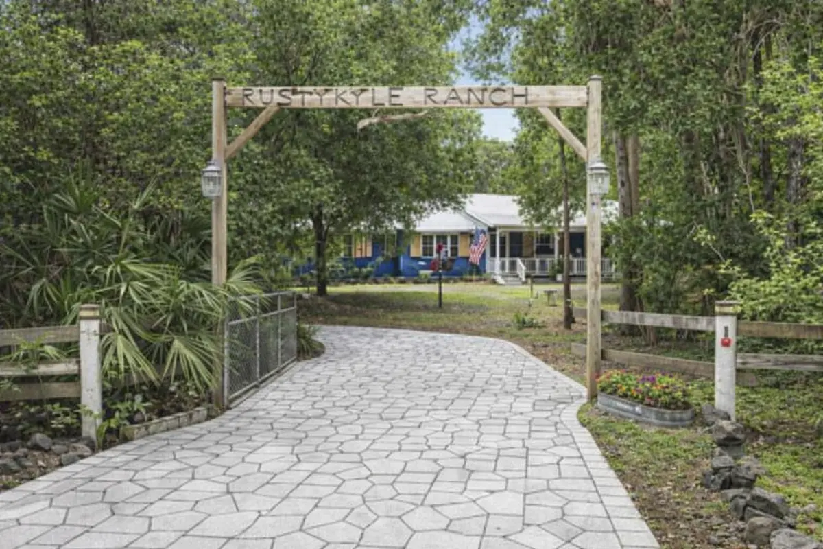 8e14c8111b39c7228ecb88b7794e2161671e95bd at 7370 SW Rattlesnake Run, Palm City