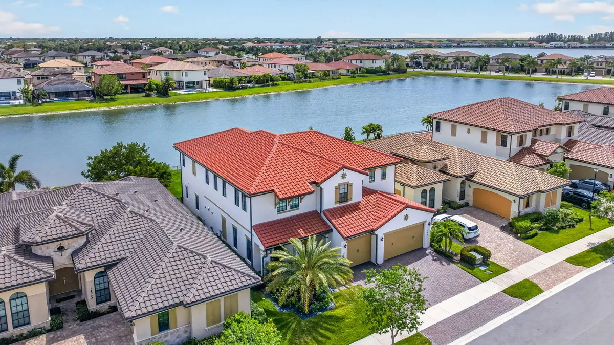 4-web-or-mls-12090--2 at 12090 Lake Trail Lane, Parkland