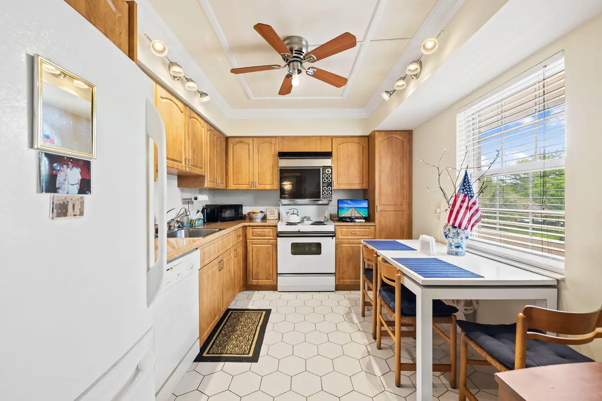 5-web-or-mls-DSC_9915 at 3960 Oaks Clubhouse Drive 304, Pompano Beach
