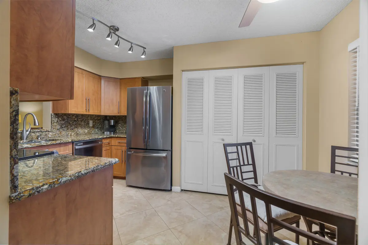 MLS EAT-IN KITCHEN at 6515 Kensington Lane 201, Delray Beach