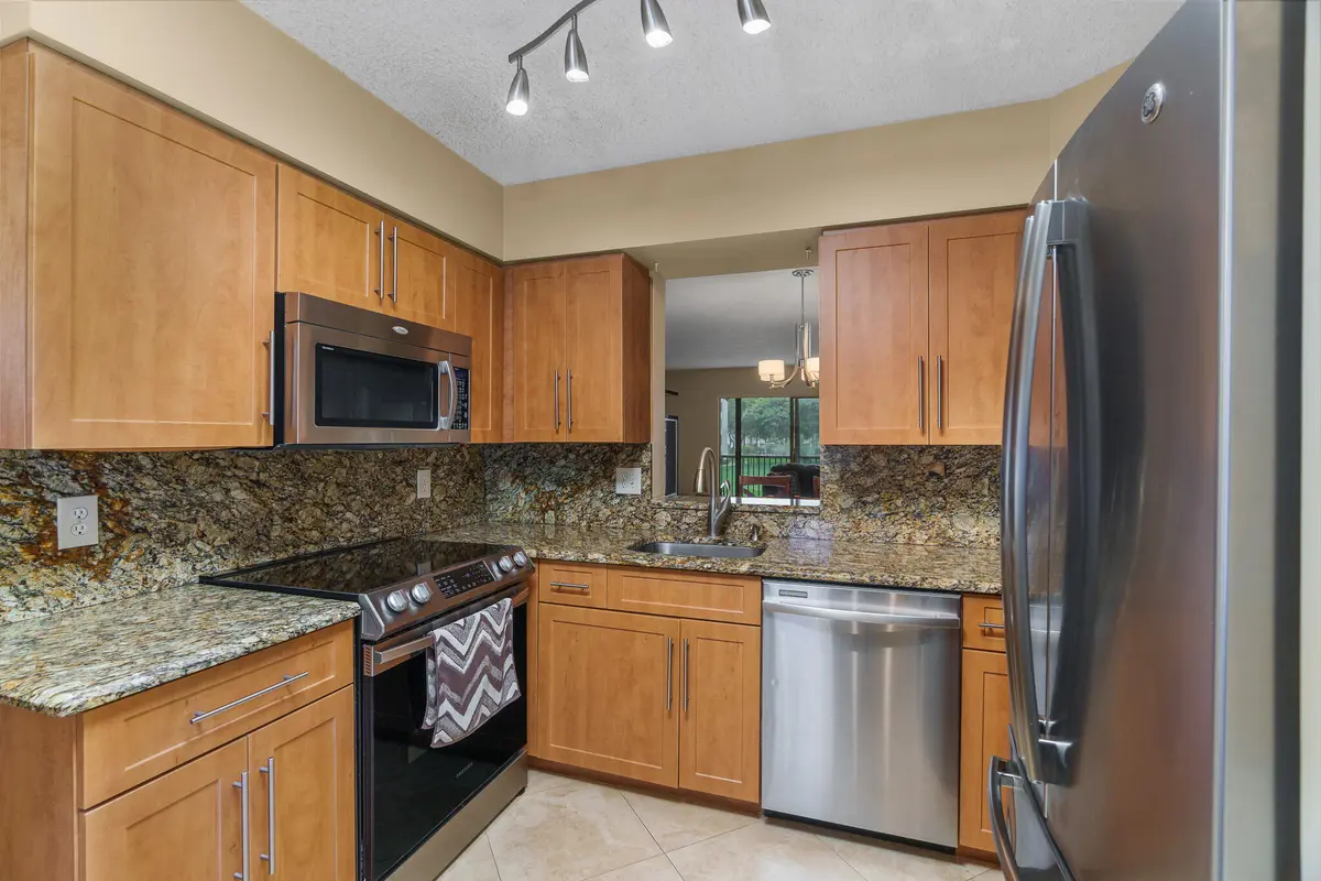 MLS KITCHEN APPLIANCES at 6515 Kensington Lane 201, Delray Beach