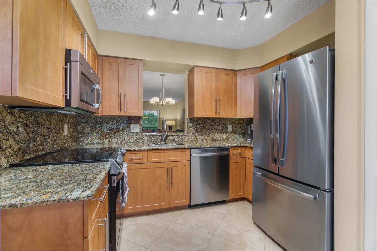 MLS KITCHEN GRANITE at 6515 Kensington Lane 201, Delray Beach