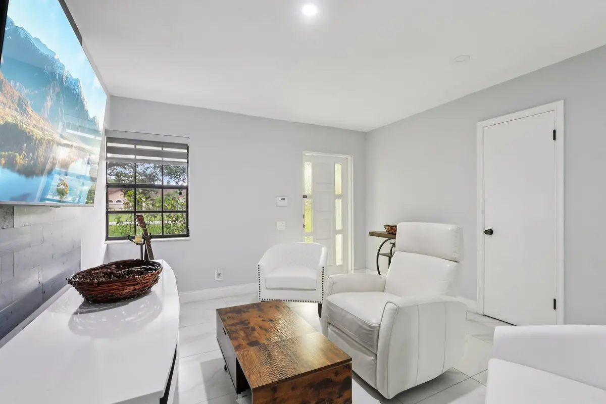 7-web-or-mls-SW 156th Ave-S0904-007 at 2940 SW 156th Avenue, Davie