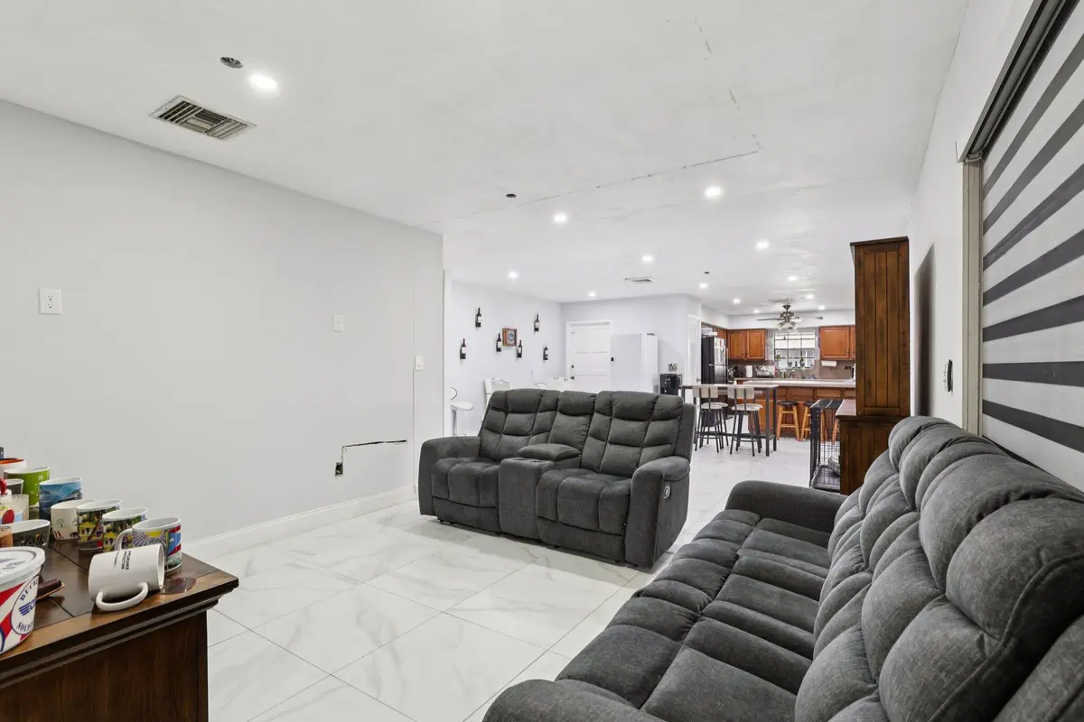 10-web-or-mls-SW 156th Ave-S0904-010 at 2940 SW 156th Avenue, Davie