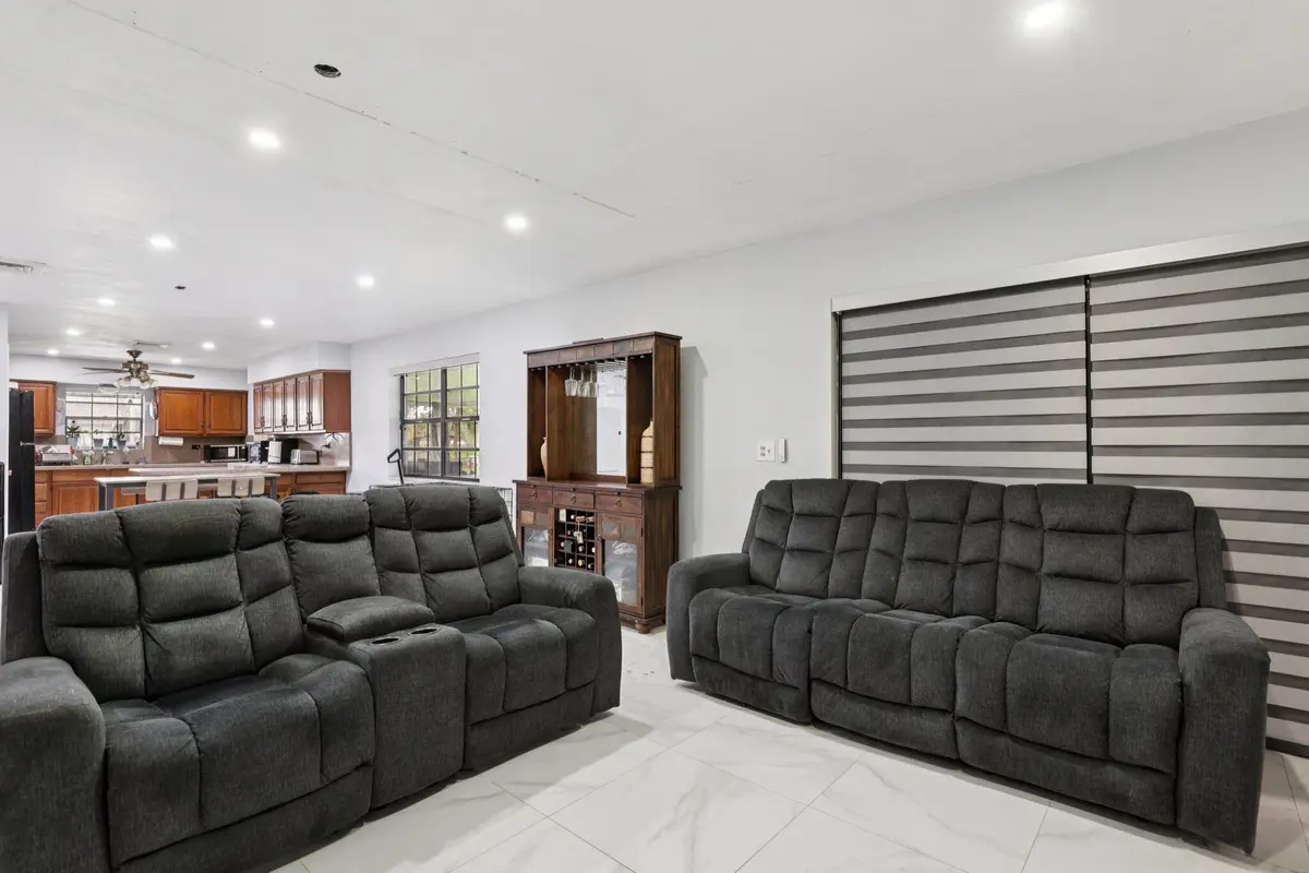11-web-or-mls-SW 156th Ave-S0904-011 at 2940 SW 156th Avenue, Davie