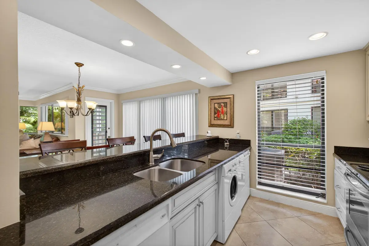 Kitchen at 112 Brackenwood Road, Palm Beach Gardens