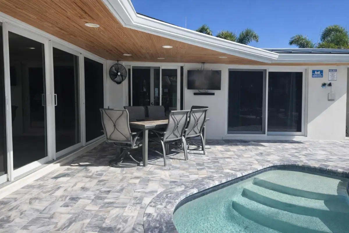Dining at 3910 NE 26th Avenue, Lighthouse Point