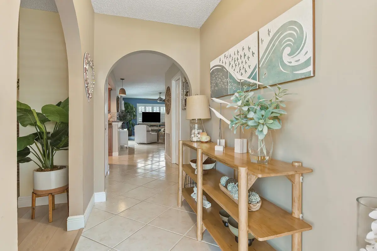 foyer entry at 1172 SE Menores, Port St. Lucie