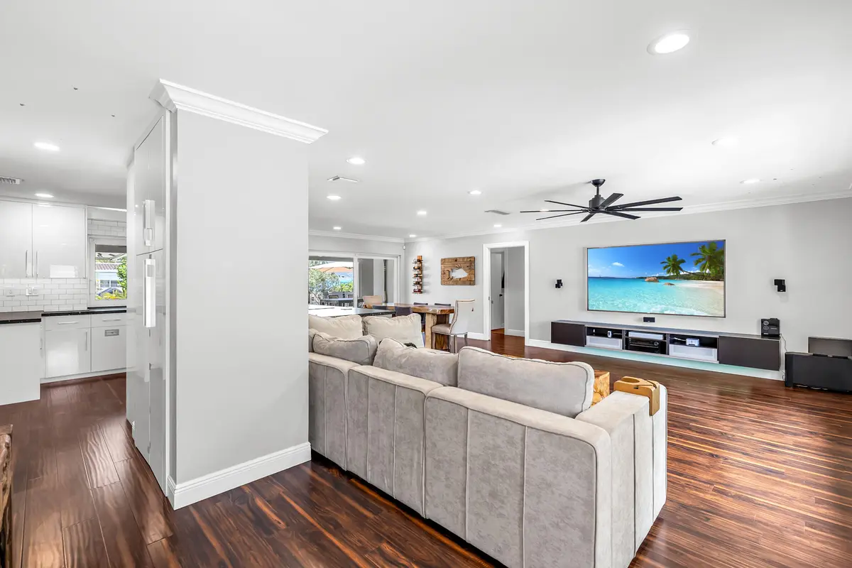 CG-7 at 2471 NE 46th Street, Lighthouse Point