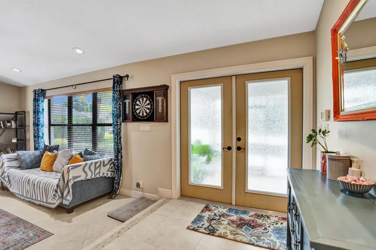 Foyer entry at 772 Juniper Place, Wellington