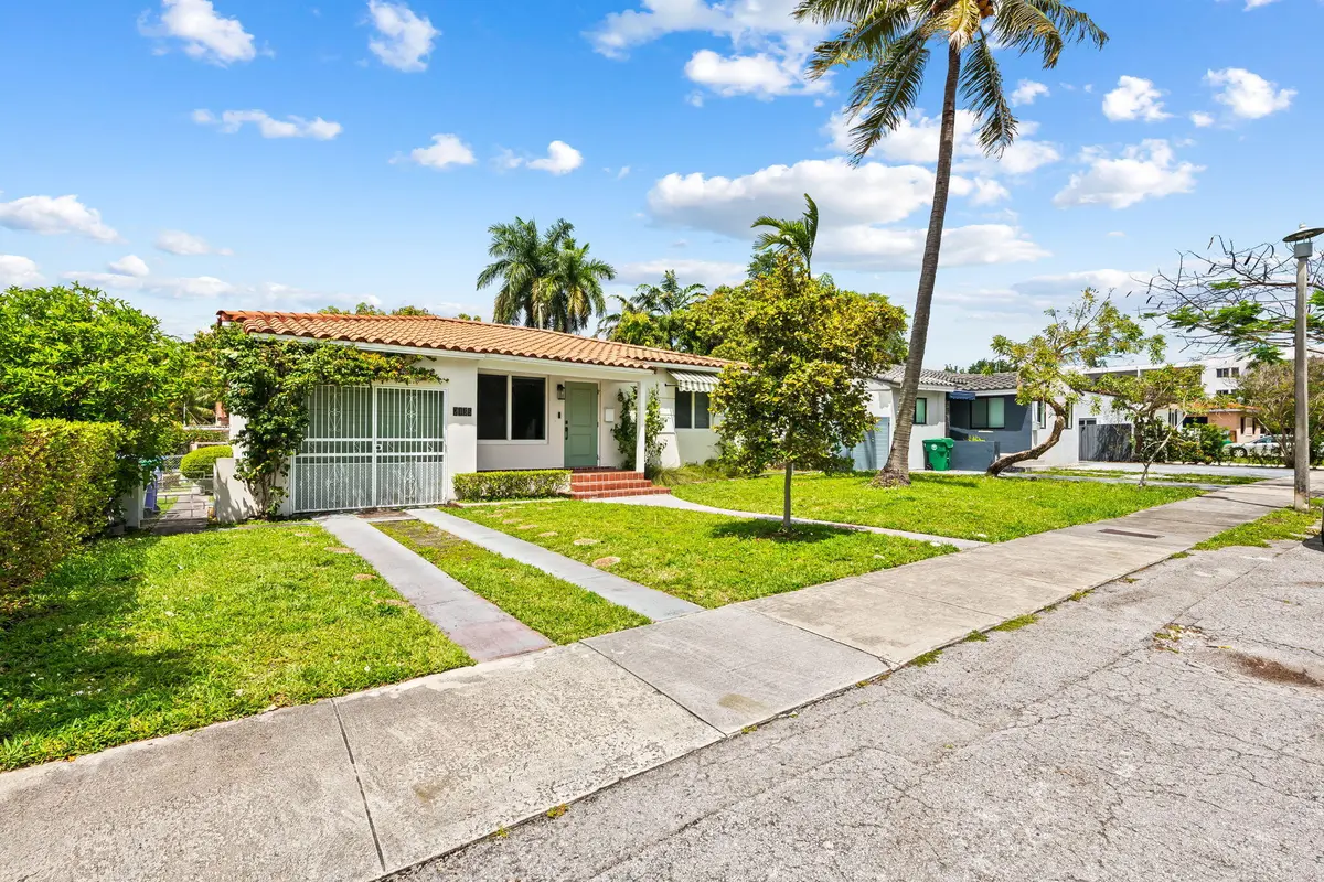 7-web-or-mls-DSC_0778 at 2135 SW 26th Street, Miami