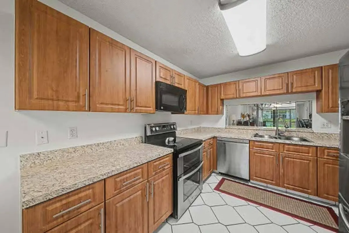 Eat-In-Kitchen at 15244 Lakes Of Delray Boulevard 103, Delray Beach