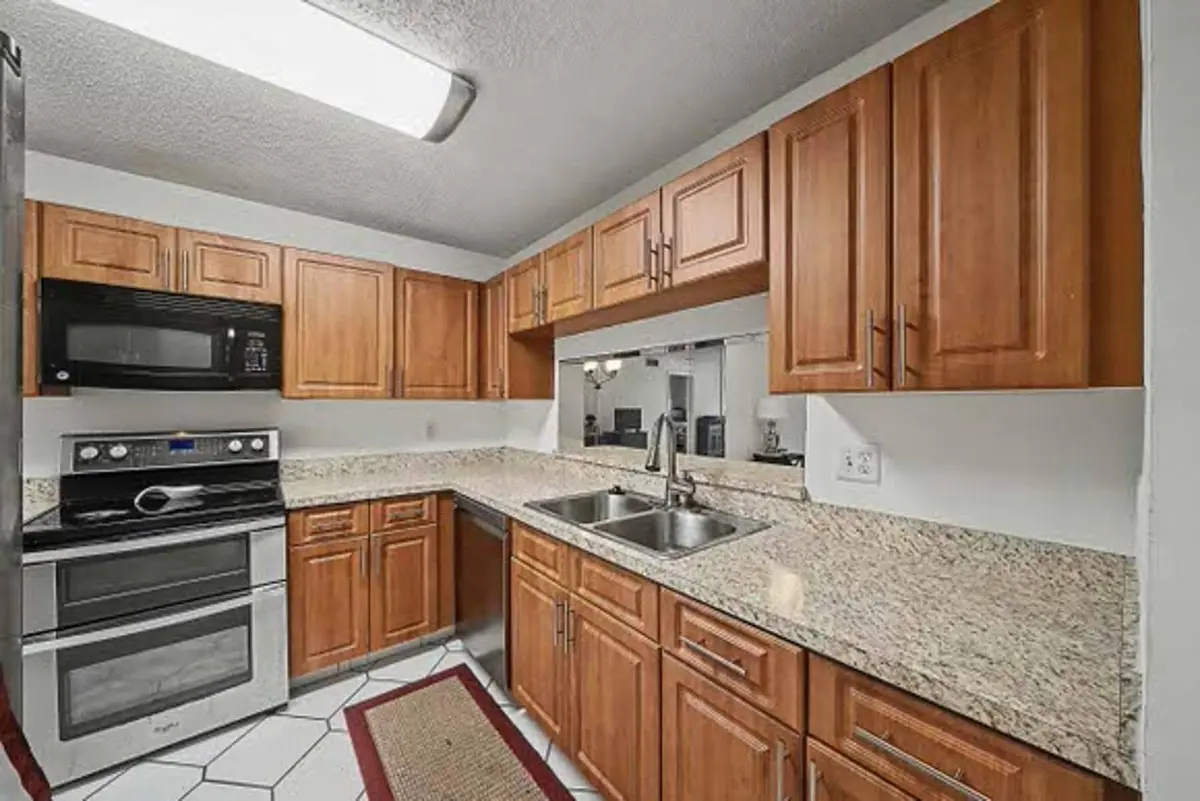 Eat-In-Kitchen at 15244 Lakes Of Delray Boulevard 103, Delray Beach