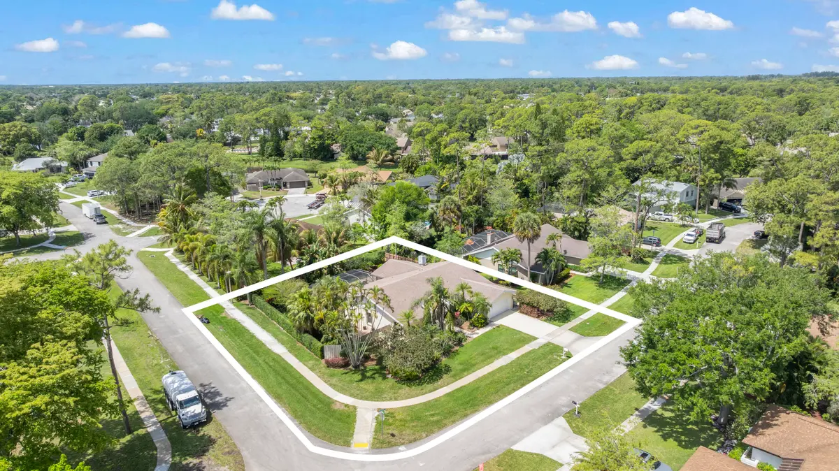 12378 Sawgrass Ct at 12378 Sawgrass Court, Wellington
