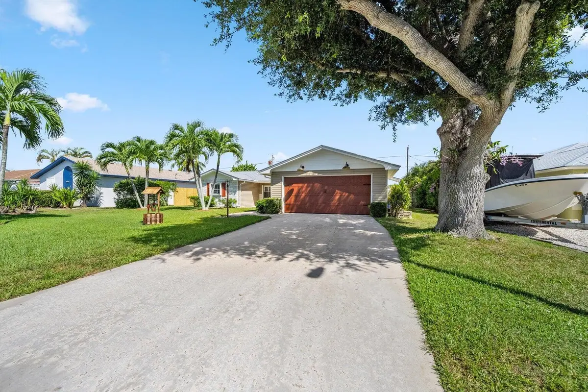 20251209193750714131000000-o at 8053 SE Carlton Street, Hobe Sound