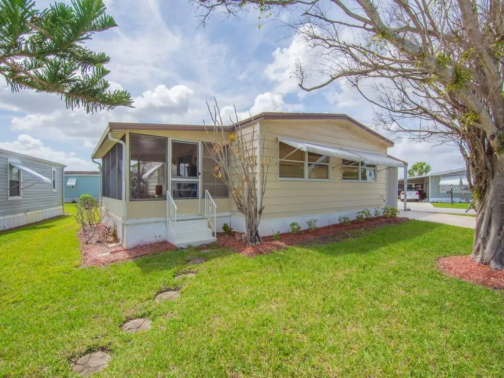 Screened Patio at 225 NE Forrest Court, Jensen Beach