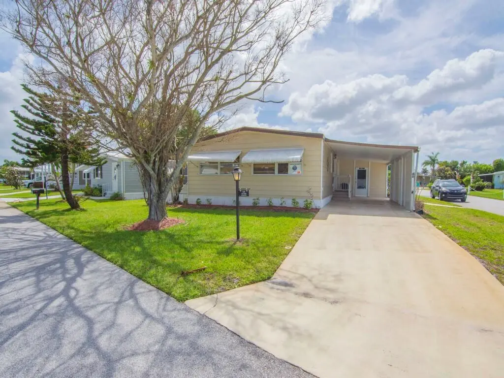 Long Driveway at 225 NE Forrest Court, Jensen Beach