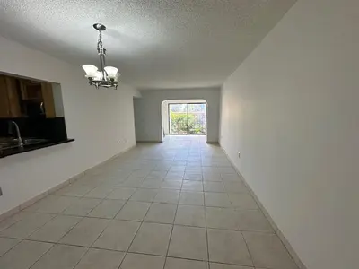10237 NW 9th St Circle 108-4, Miami – Condominium for sale