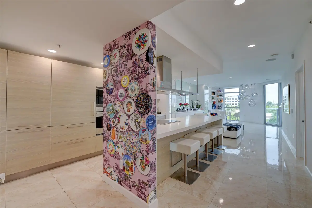 Photo 2 at 17301 Biscayne Boulevard 406, North Miami Beach