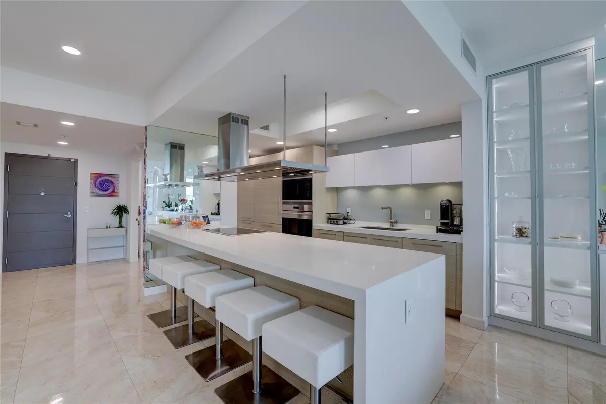 Photo 3 at 17301 Biscayne Boulevard 406, North Miami Beach