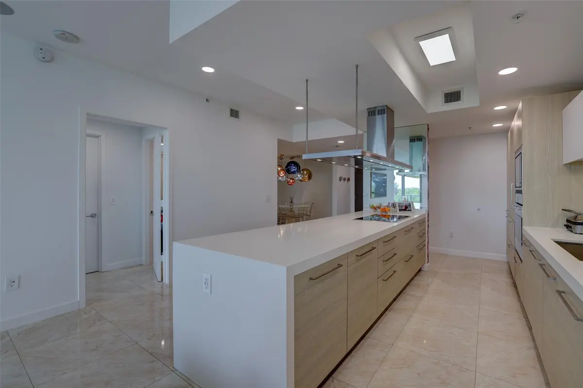 Photo 5 at 17301 Biscayne Boulevard 406, North Miami Beach