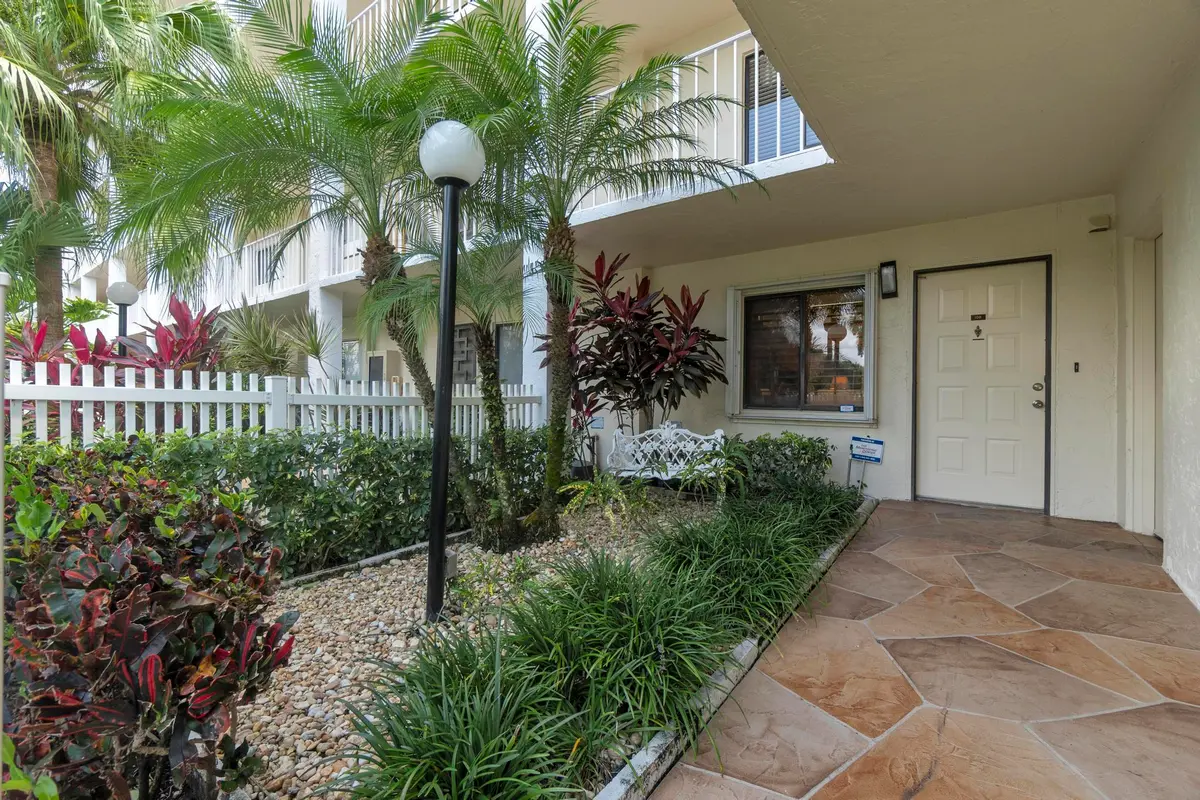 7351 Kinghurst Drive 108, Delray Beach, FL – photo 1