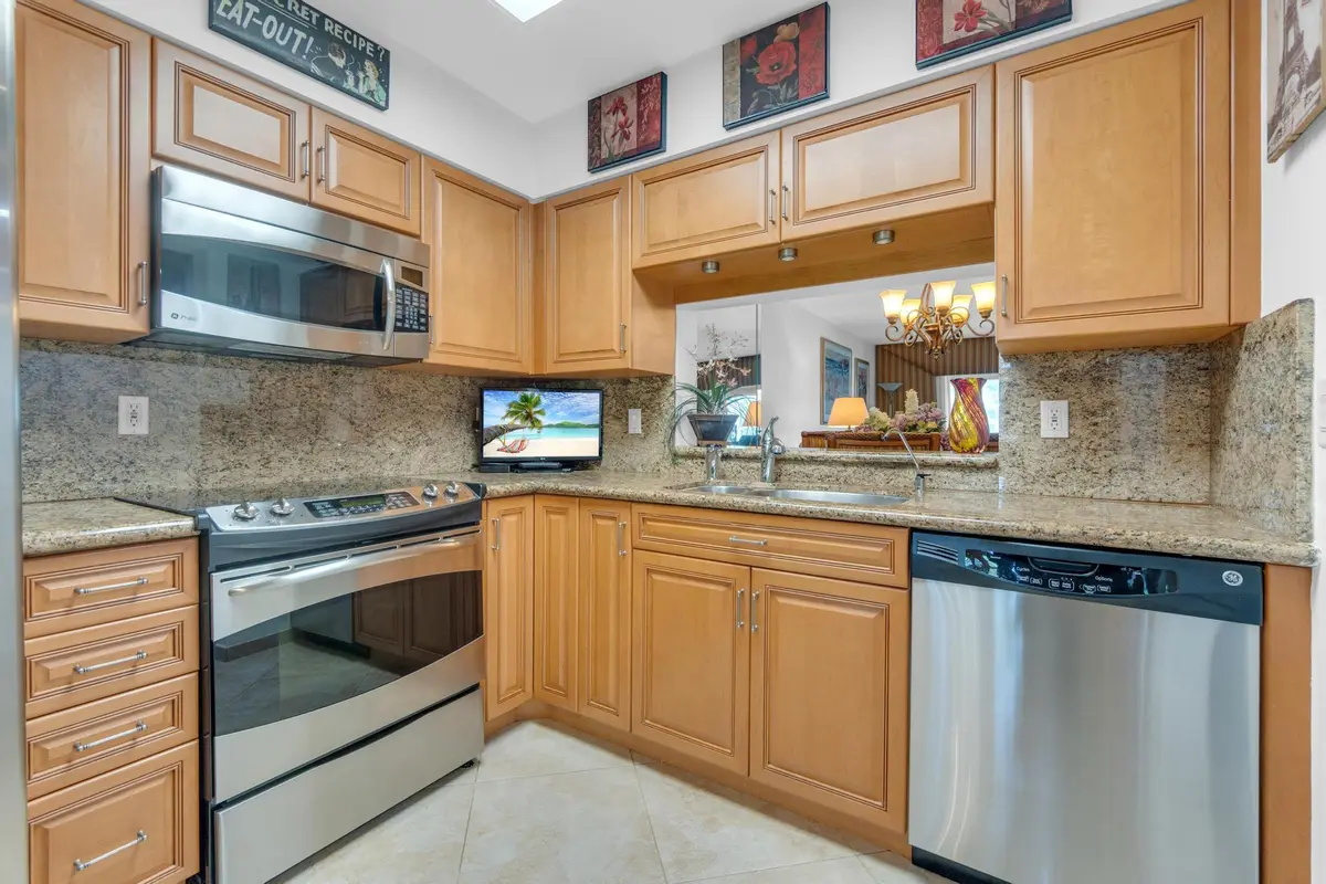 7351 Kinghurst Drive 108, Delray Beach, FL – photo 2