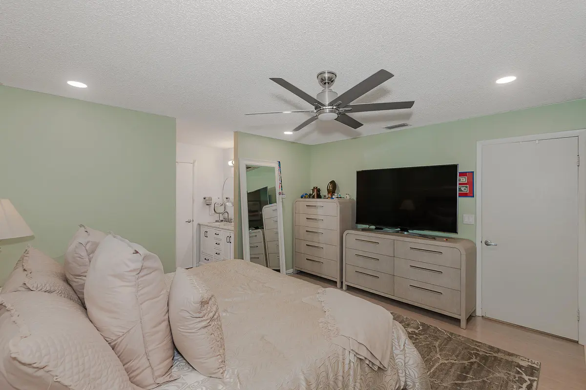0-17 at 4 Verwood Way, Boynton Beach