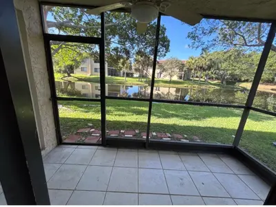 235 Lakeview Drive 104, Weston – Condominium for sale
