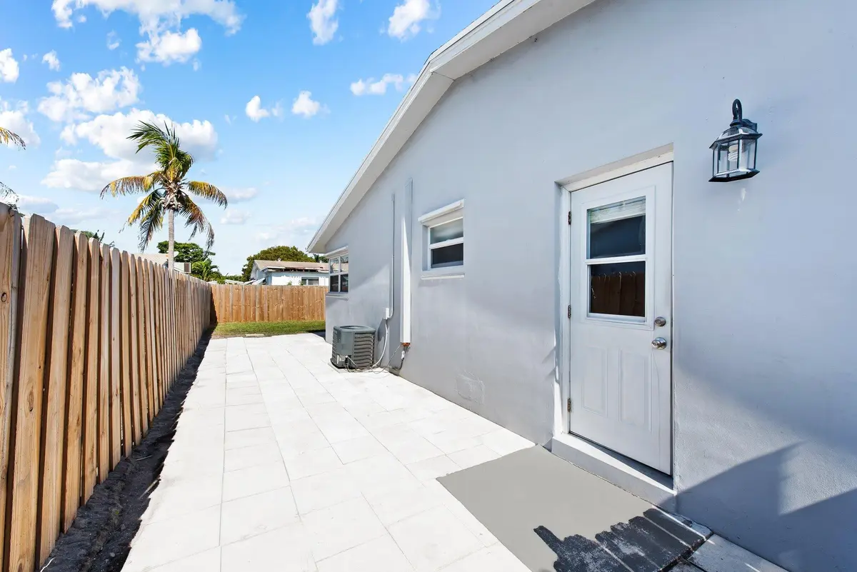12-web-or-mls-_BWP5772 at 271 NE 57th Court 1-2, Oakland Park