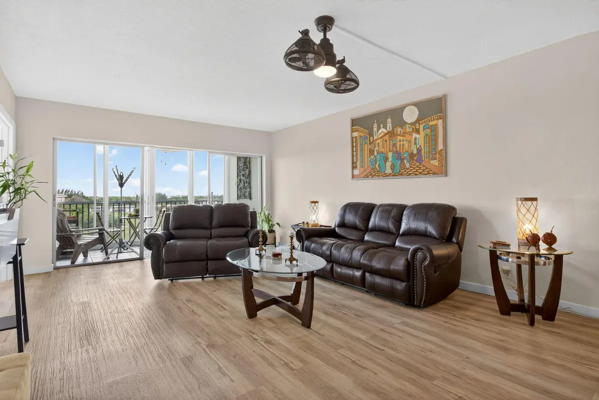 23-web-or-mls-2950-8903 at 2950 N Palm Aire Drive 606, Pompano Beach