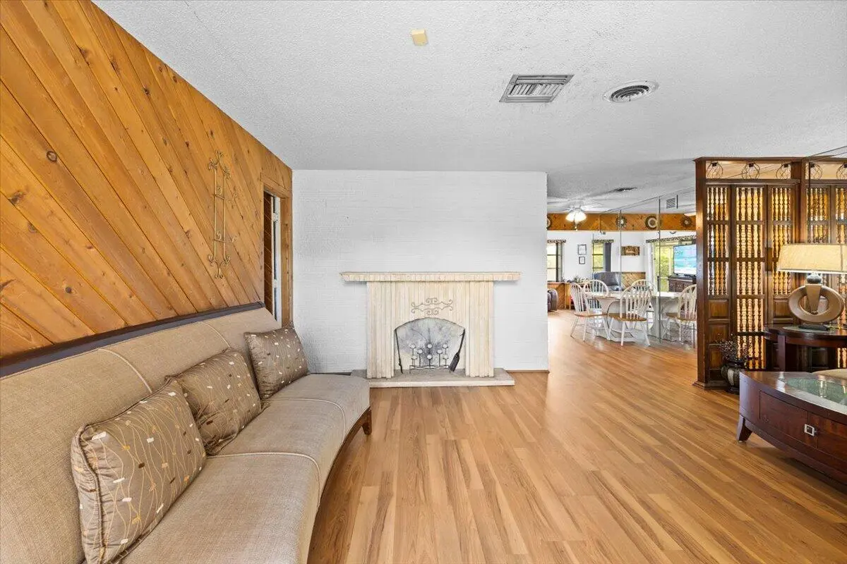 04-424A7557 at 3509 Garden Lane, Miramar
