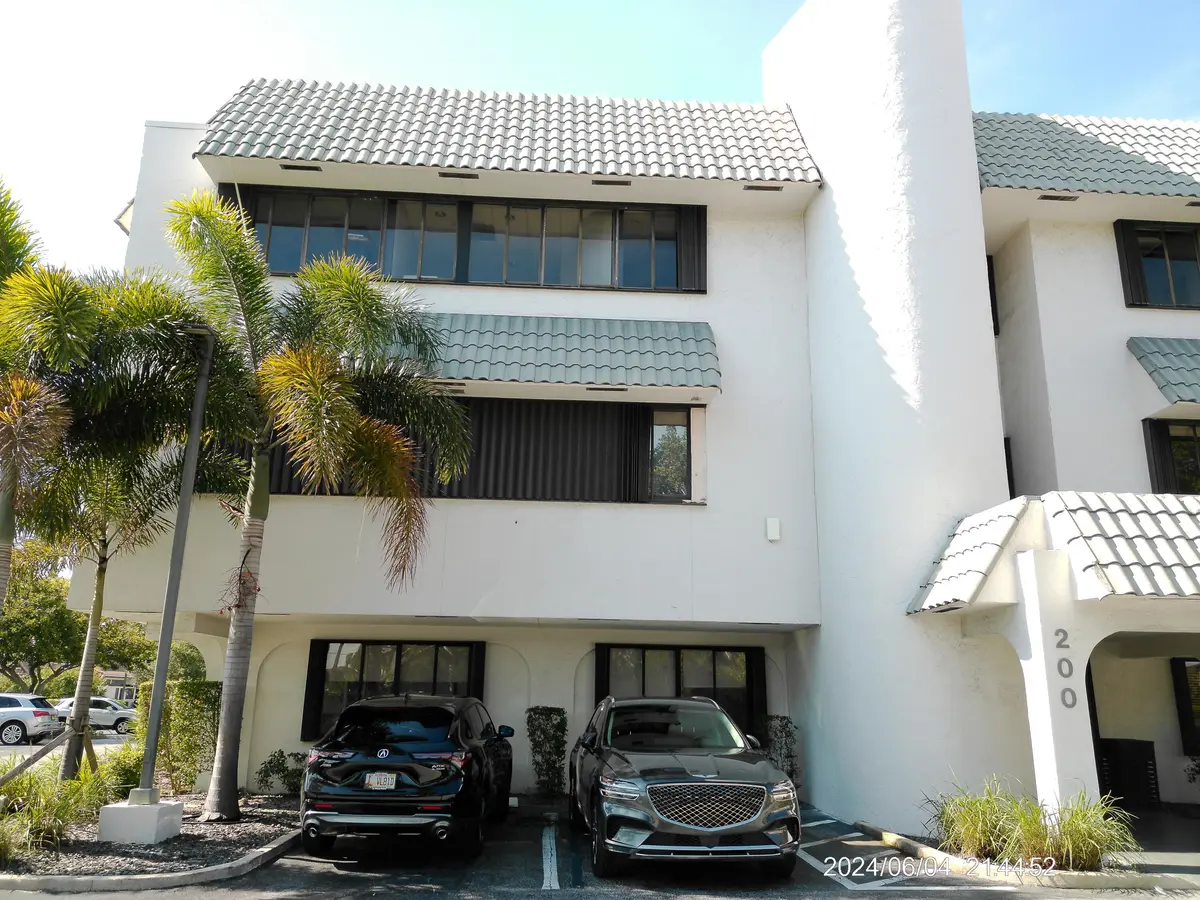 Outside Left at 200 W Palmetto Park Road, Boca Raton