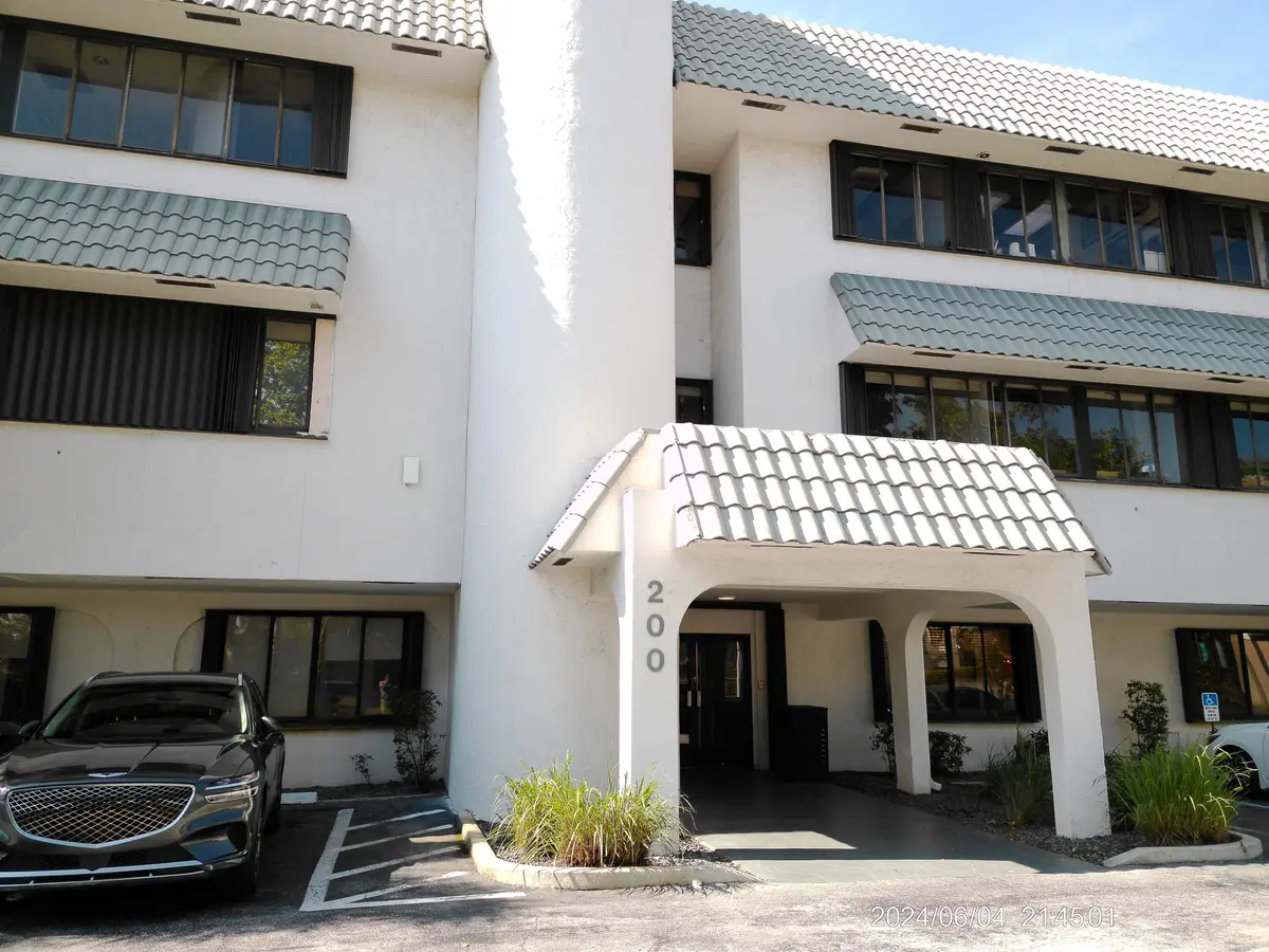 Outside Middle at 200 W Palmetto Park Road, Boca Raton