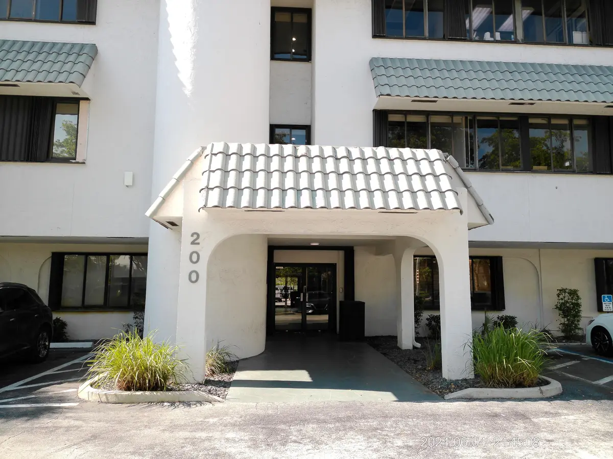 Outside Entrance at 200 W Palmetto Park Road, Boca Raton