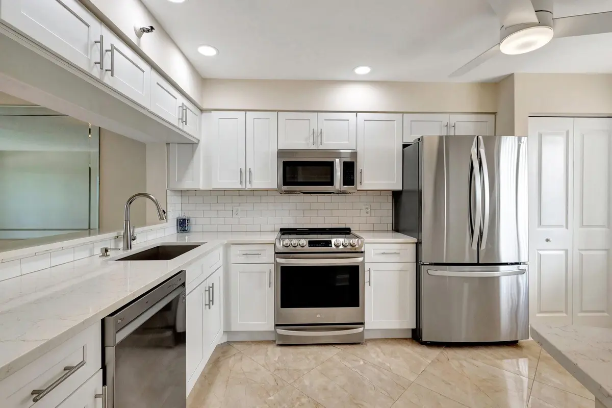 Photo 3 at 14460 Strathmore Lane 807, Delray Beach