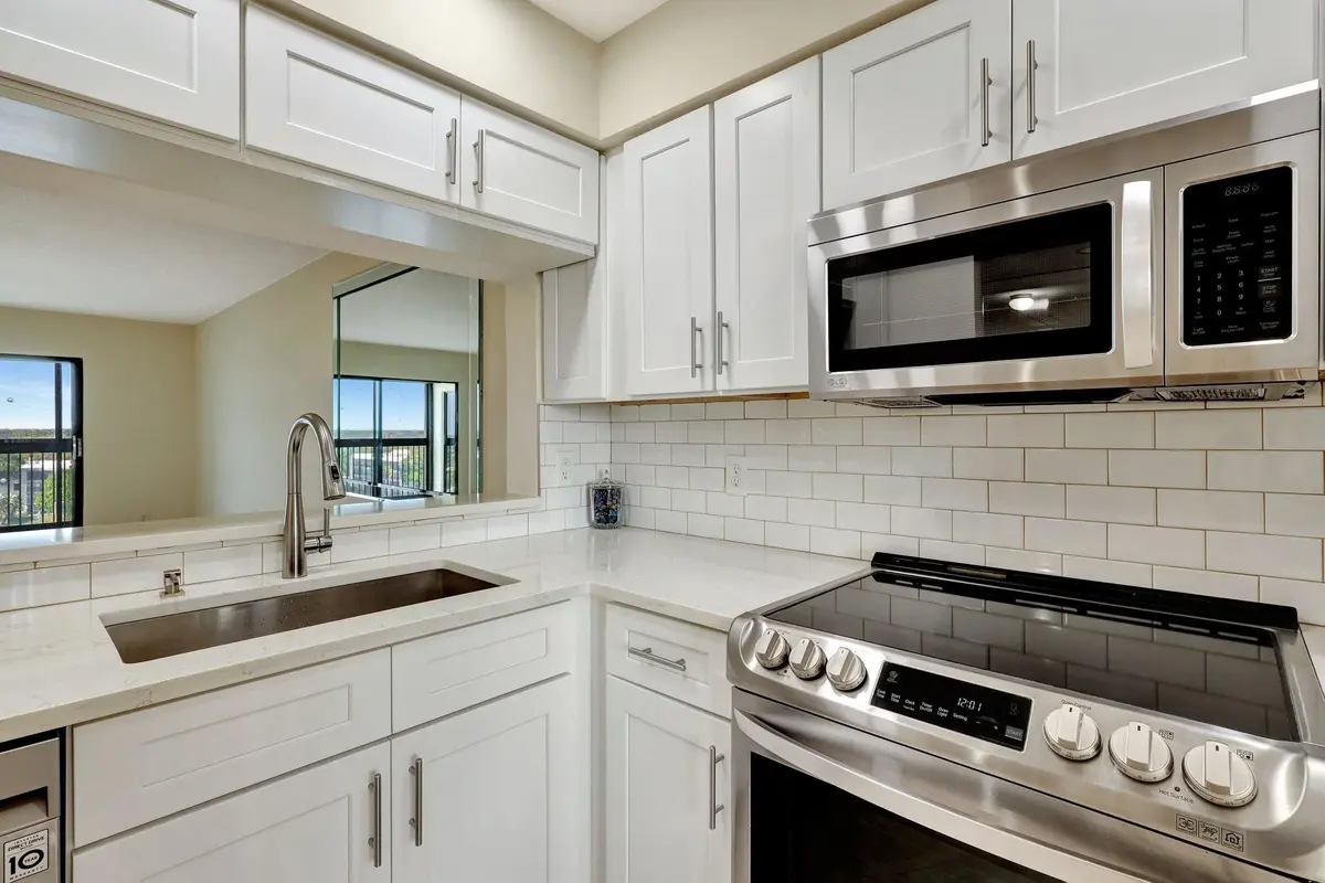 Photo 6 at 14460 Strathmore Lane 807, Delray Beach
