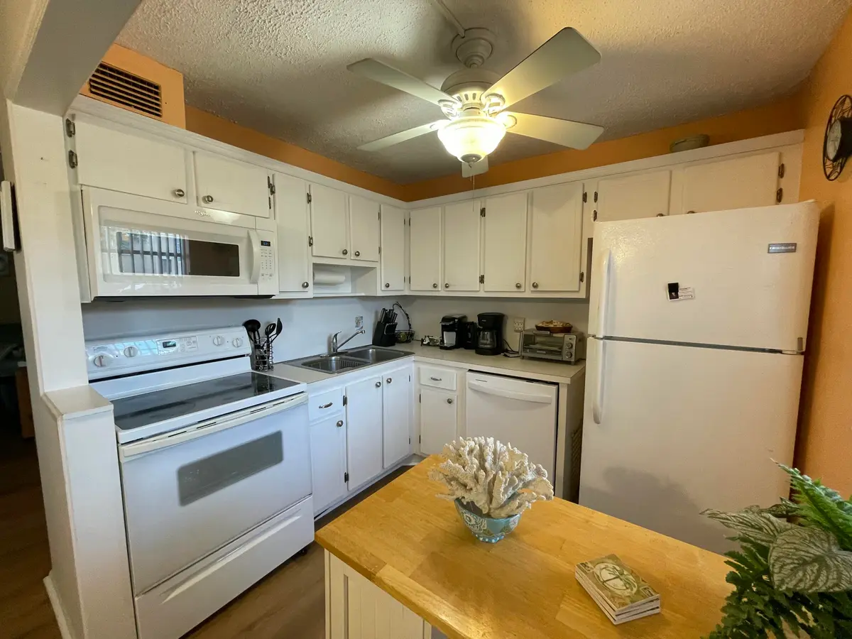 Full Kitchen at 2152 NE 1st Way 102, Boynton Beach