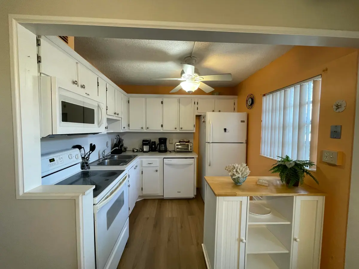 Open Kitchen at 2152 NE 1st Way 102, Boynton Beach