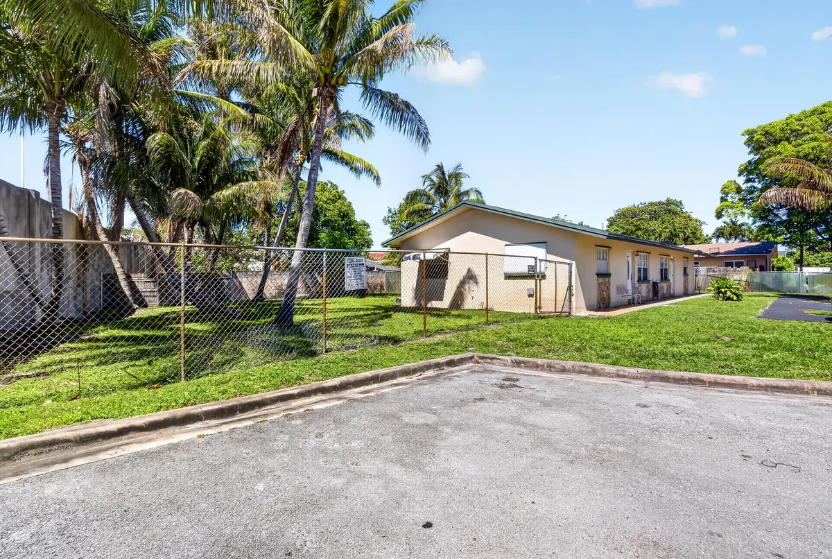 KVM04177 at 121 NW 56th Court 1-2, Oakland Park